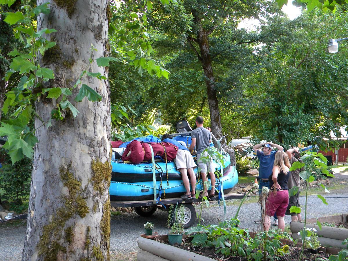 Bigfoot Rv & Cabins Park Happy Camp Exterior photo